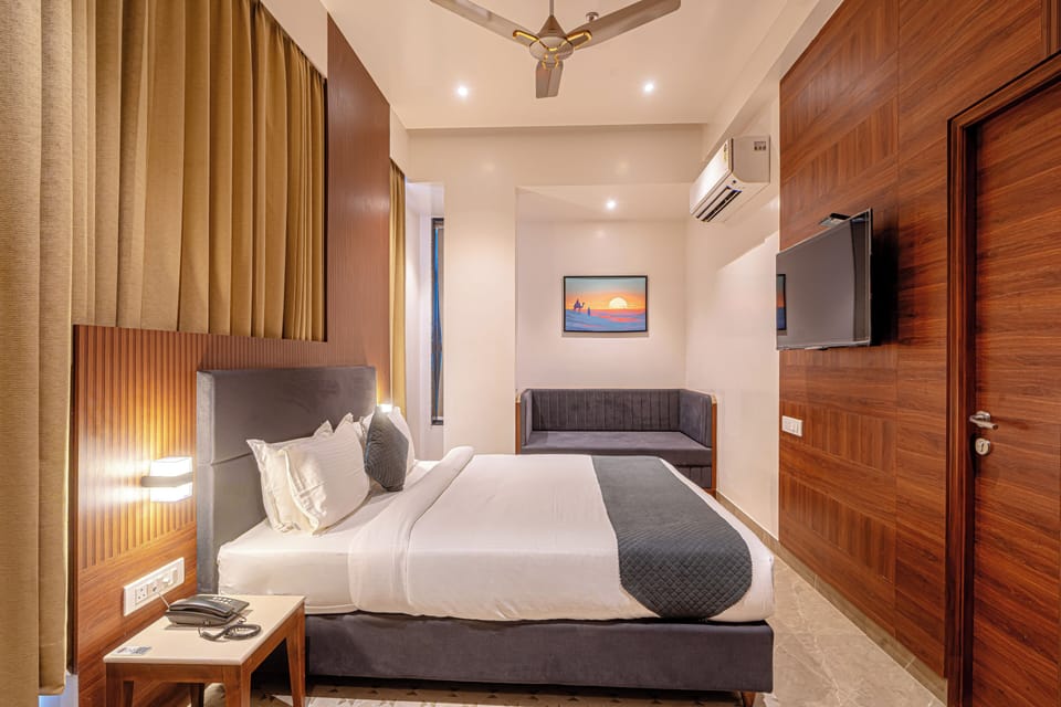 Luxury Room | Free WiFi, bed sheets