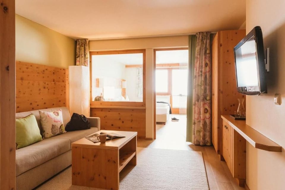 Luxury Suite, Balcony, Garden View | Living area | TV
