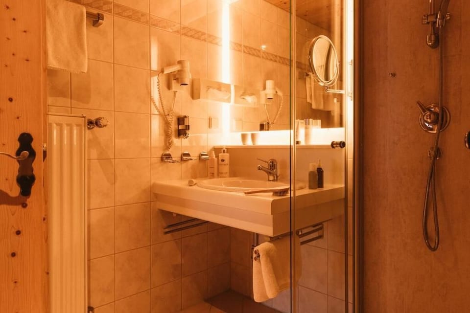 Standard Double Room, Balcony, Mountain View | Bathroom | Slippers