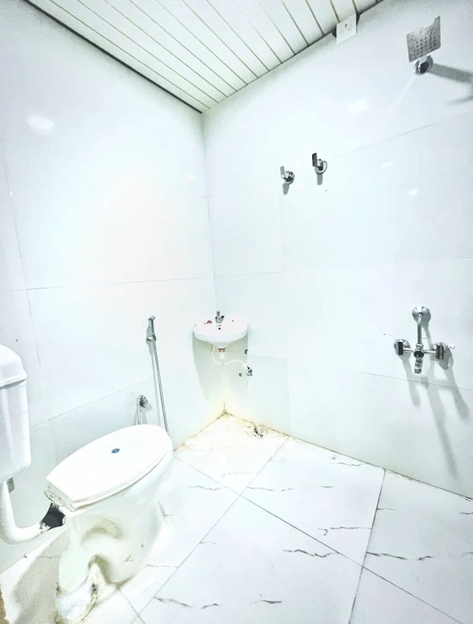 Shower, free toiletries, towels, soap