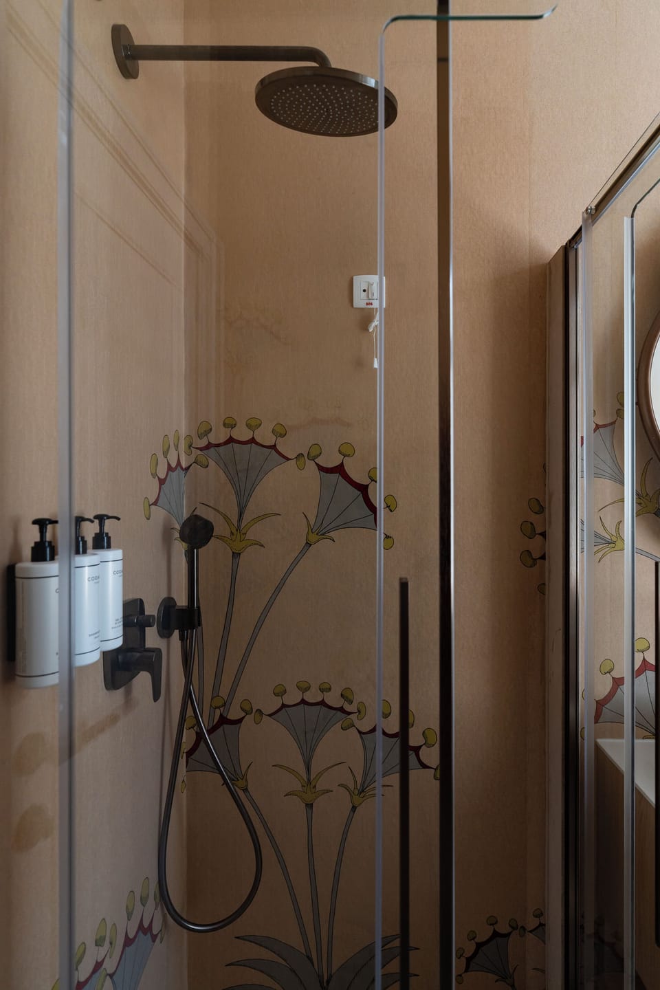 Classic Double or Twin Room | Bathroom | Shower, free toiletries, hair dryer, bathrobes