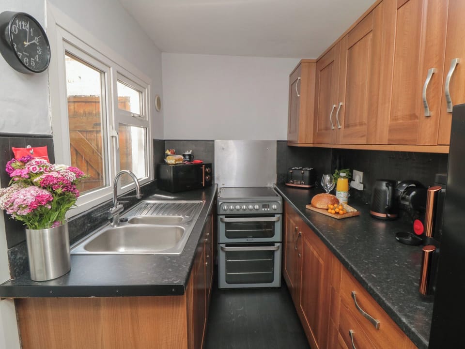 Cottage | Private kitchen | Cookware/dishes/utensils