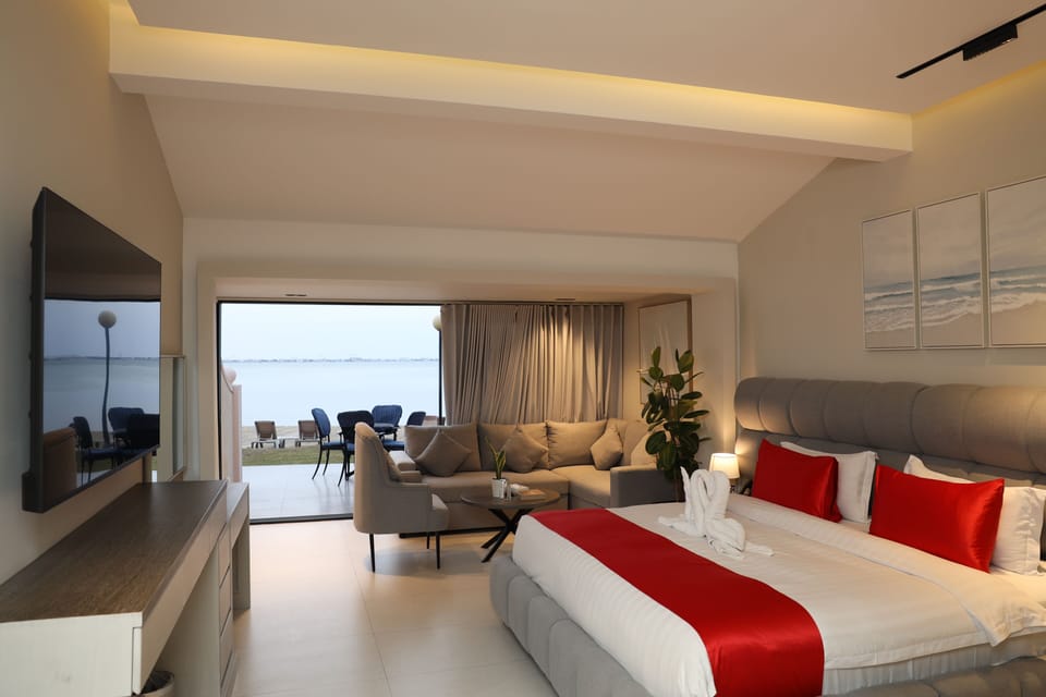 Superior Double Room, Balcony, Sea View | In-room safe, iron/ironing board