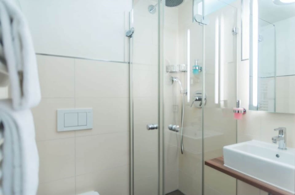 Comfort Double Room | Bathroom sink