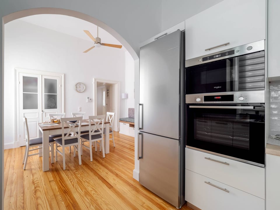 Deluxe Apartment, City View | Private kitchen