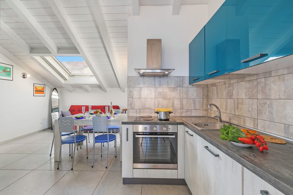 Family Apartment, Multiple Bedrooms, Sea Facing (Casa Elisa - Sea Front) | Private kitchen