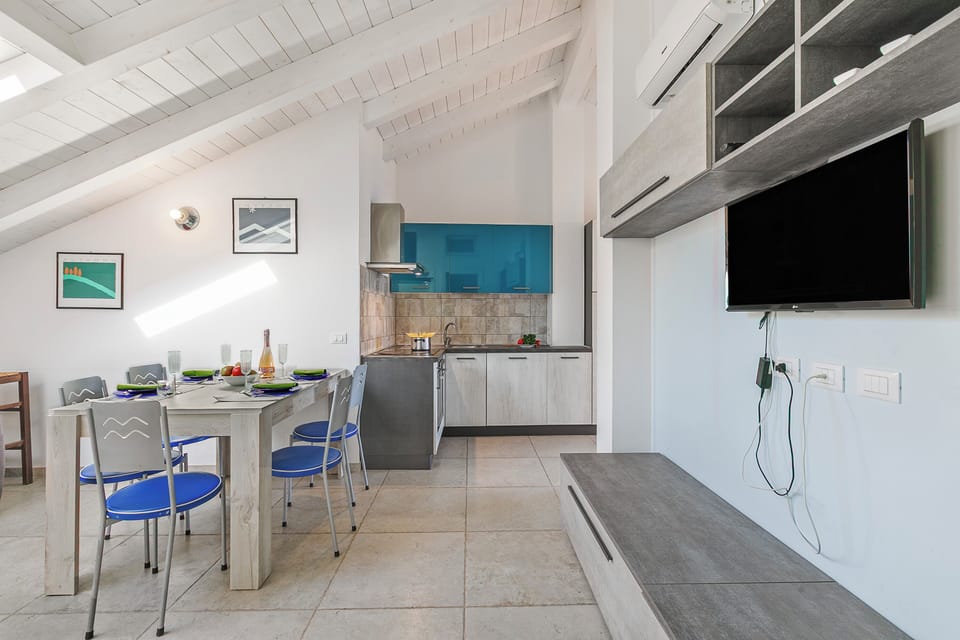 Family Apartment, Multiple Bedrooms, Sea Facing (Casa Elisa - Sea Front) | In-room dining