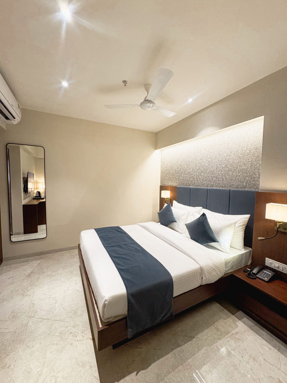 Deluxe Double Room | Desk, laptop workspace, free WiFi