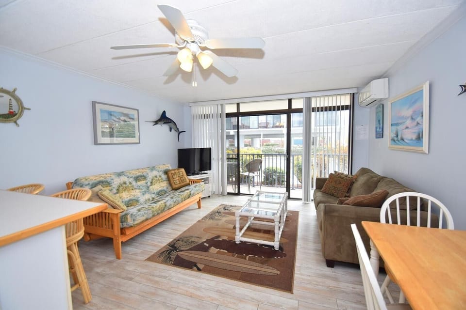 Condo, 1 Bedroom | Living area