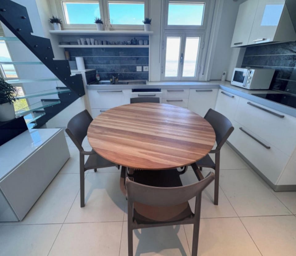 Apartment, 2 Bedrooms, Terrace, Ocean View | Dining
