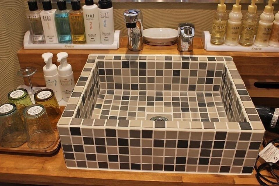 Bathroom amenities