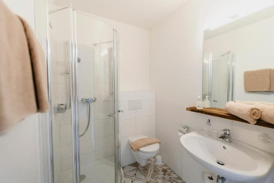 Double Room, Balcony, Mountain View | Bathroom