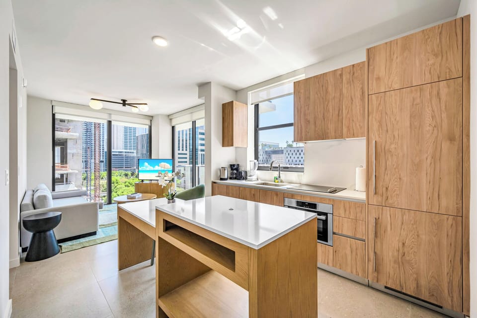 Royal Apartment, 2 Bedrooms, Private Pool, City View | Living area | 50-inch Smart TV with digital channels, Netflix, Hulu
