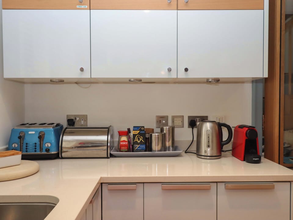 Cookware/dishes/utensils
