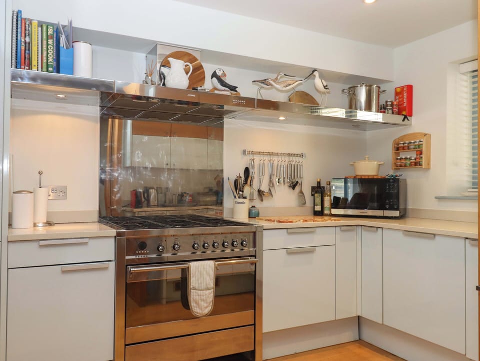 Cookware/dishes/utensils