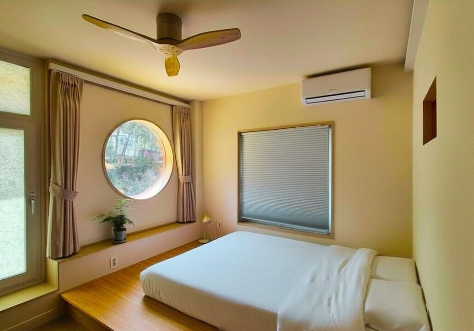 Signature Double Room, Mountain View (4) | Individually decorated, individually furnished, desk, laptop workspace
