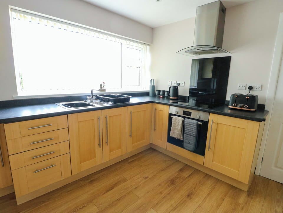 Dishwasher, cookware/dishes/utensils