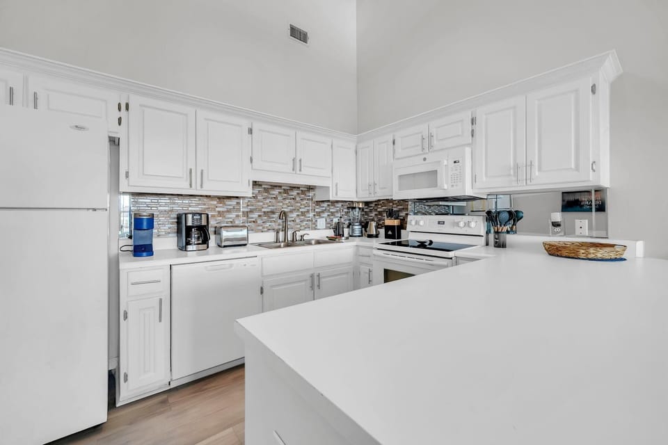 Condo, Multiple Beds (Horizon South 56-304) | Private kitchen