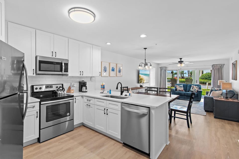 Condo, 1 King Bed with Sofa bed (Maravilla 3108) | Private kitchen