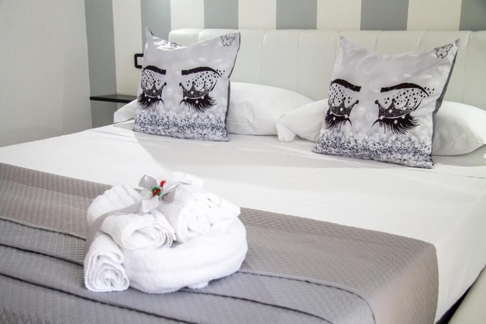 Deluxe Double Room, Balcony, City View | In-room safe, desk, blackout drapes, soundproofing