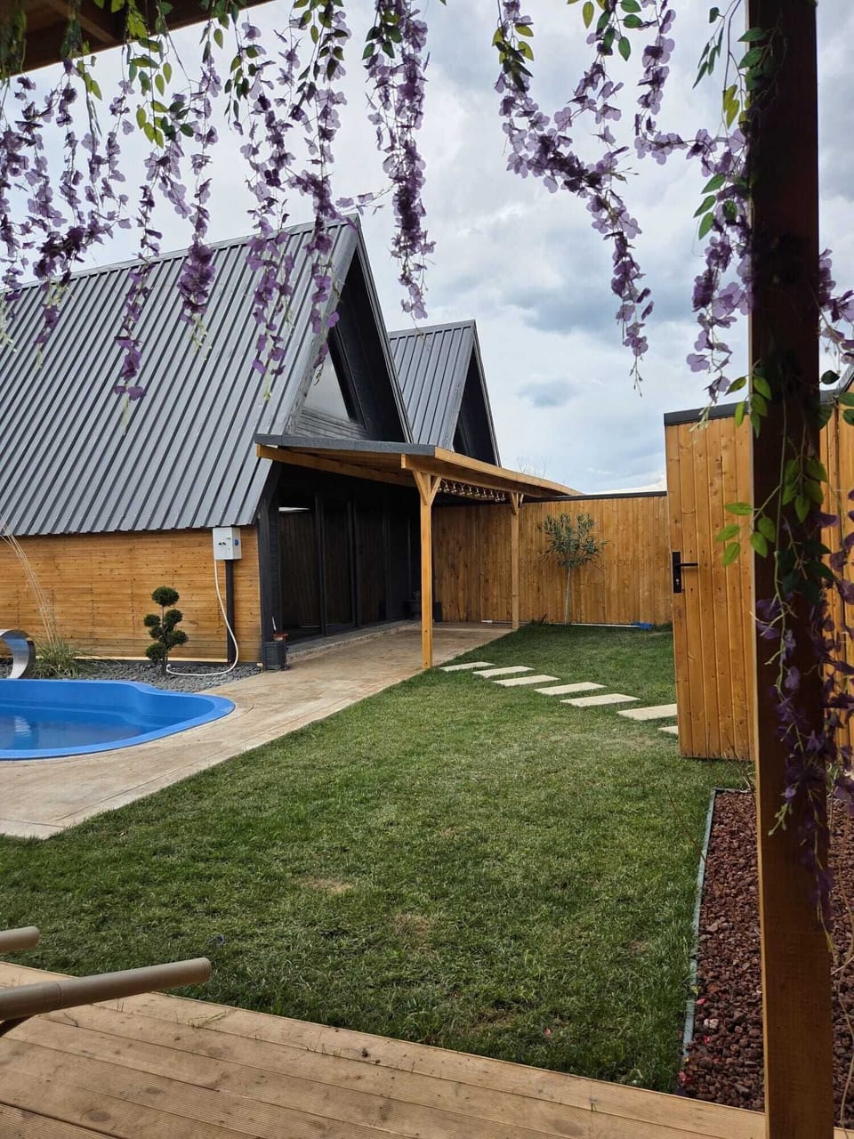 Deluxe Bungalow | Property grounds