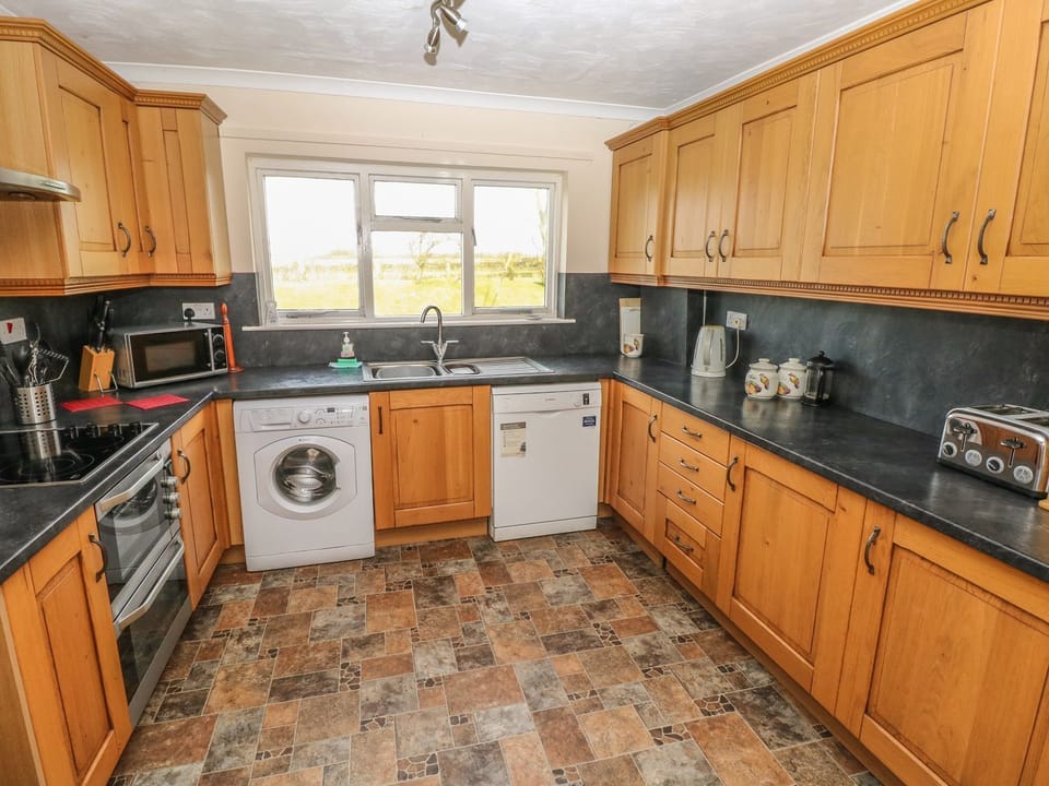 Dishwasher, cookware/dishes/utensils