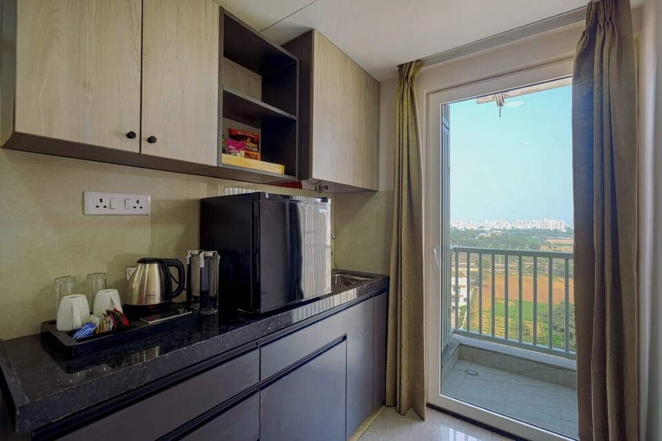 Luxury Room | Desk, laptop workspace, soundproofing, free WiFi