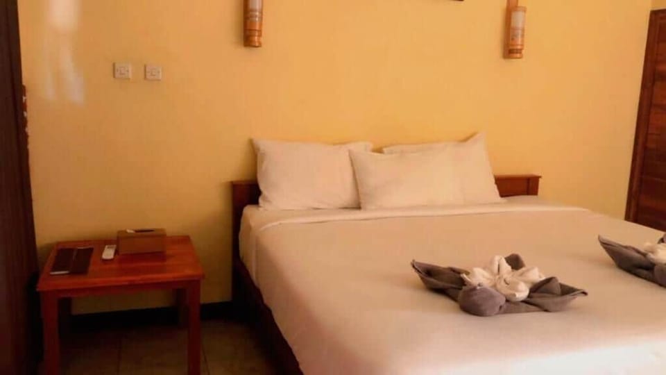 Double Room, Balcony, Courtyard View | Desk, free WiFi
