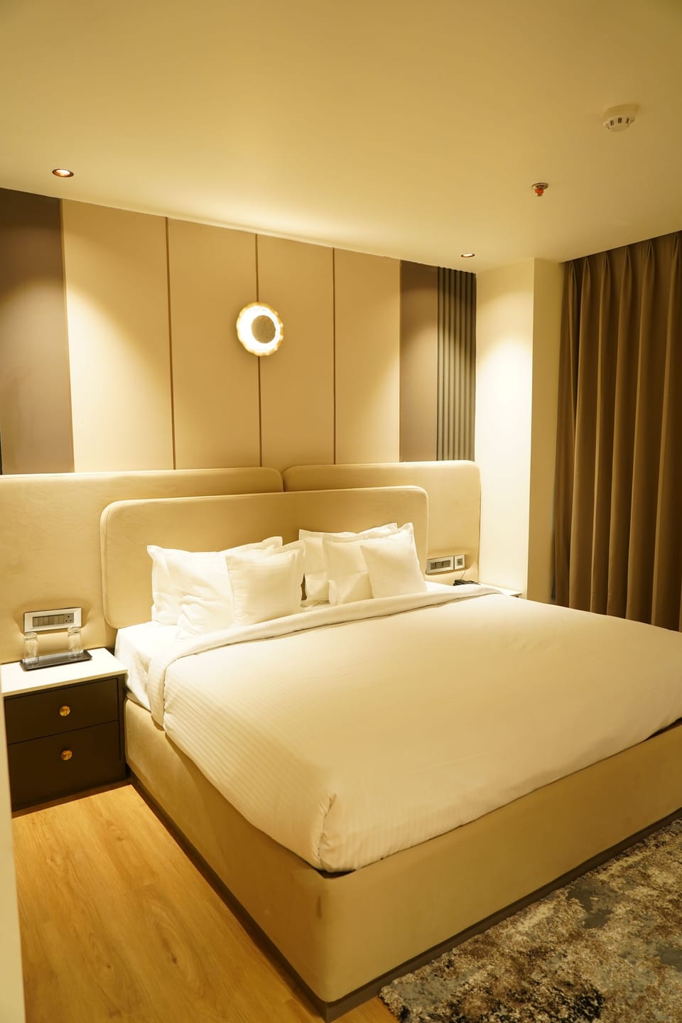 Deluxe Double Room, City View | Desk, laptop workspace, free WiFi, bed sheets