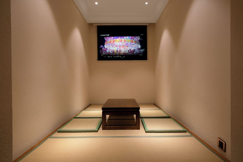 Luxury Suite, City View | Interior