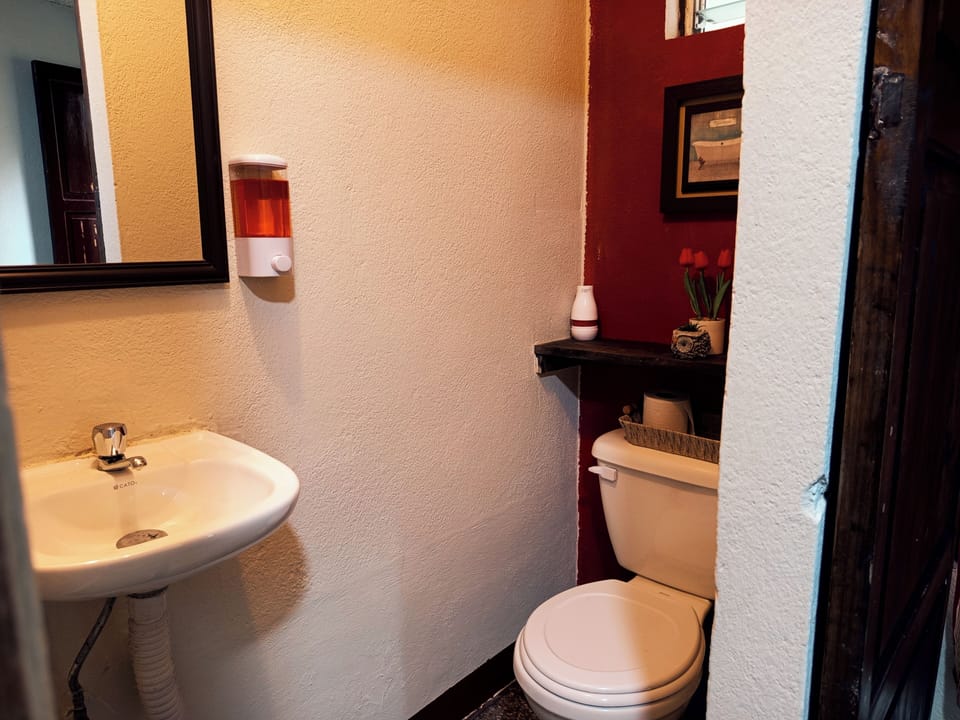 Basic Double Room, Private Bathroom | Bathroom | Towels, shampoo, toilet paper