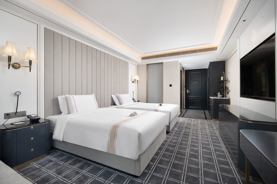 Luxury Twin Room, City View | Egyptian cotton sheets, premium bedding, down comforters, pillowtop beds