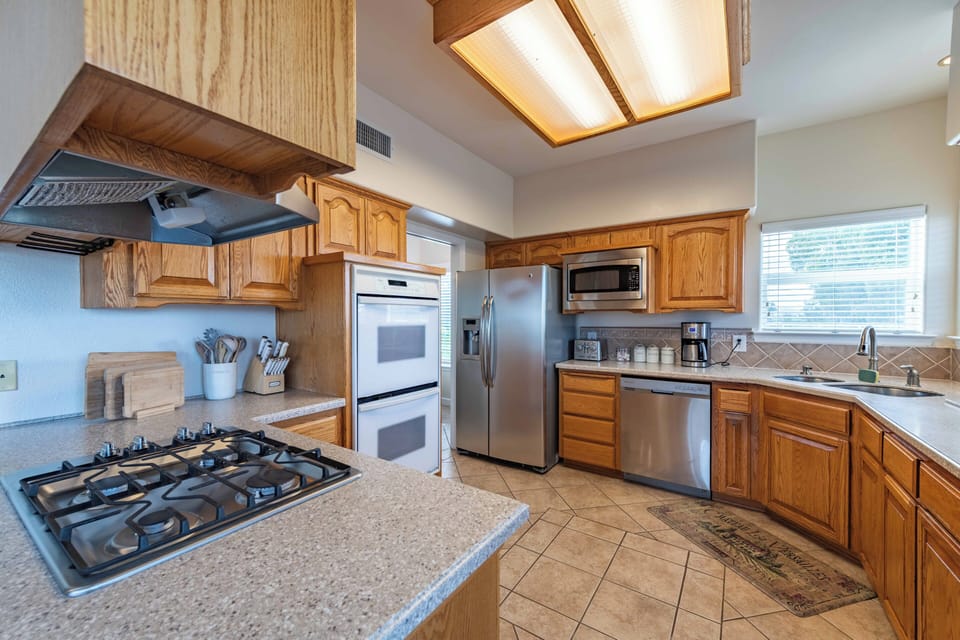 House, Multiple Beds, Hot Tub, Garden View (Our Place Farmhouse) | Private kitchen