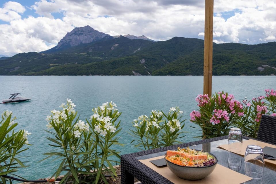 Classic Apartment, 4 Bedrooms | Outdoor dining