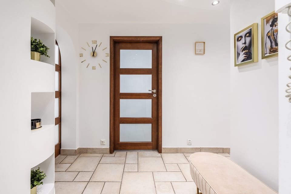 Comfort Apartment, Balcony, City View | Premium bedding, blackout drapes, iron/ironing board, cribs/infant beds