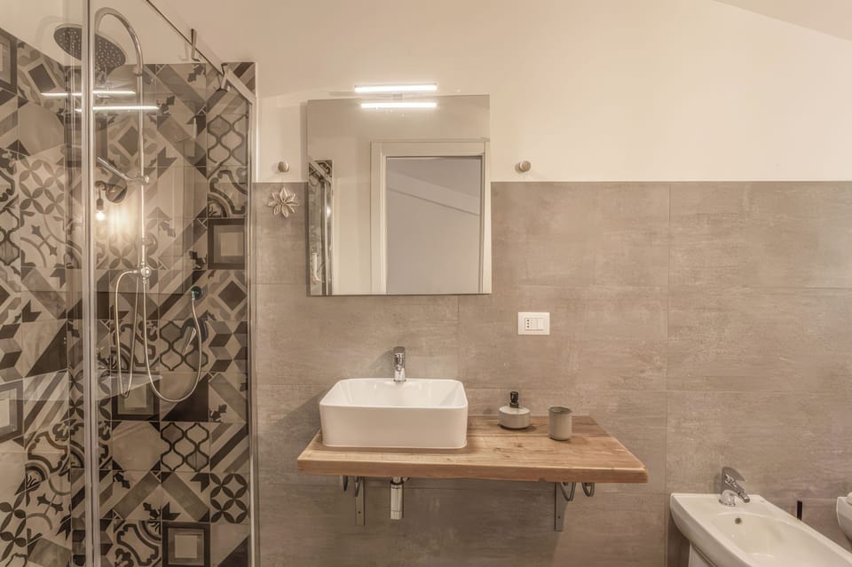 Room, Mountain View | Bathroom | Soap, shampoo, toilet paper