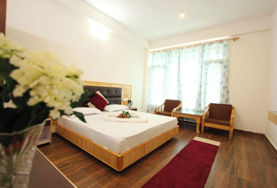 Deluxe Double Room, Multiple Beds | Hypo-allergenic bedding, desk, soundproofing, free WiFi