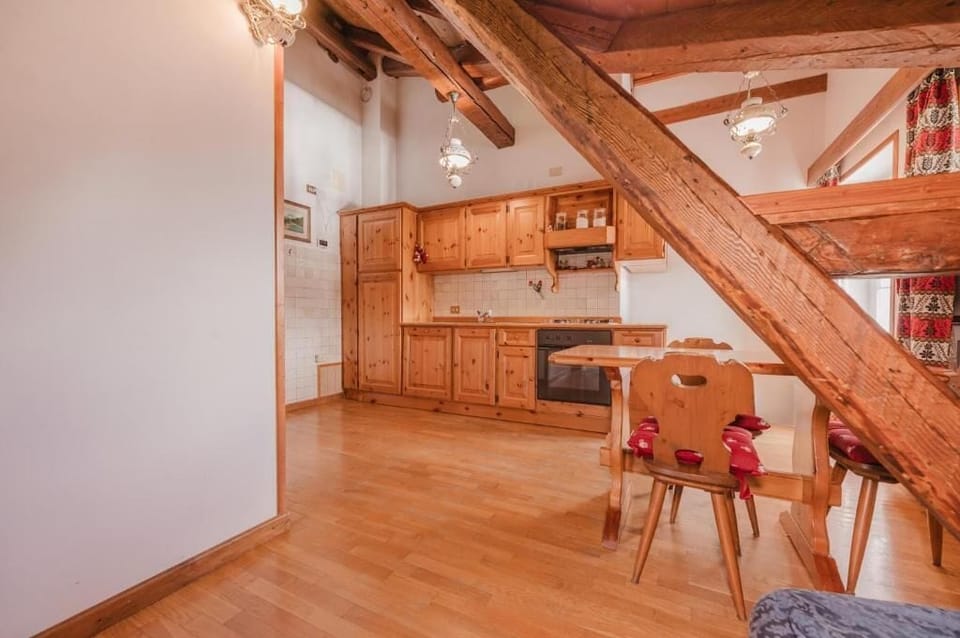 Apartment, Balcony, Mountain View | Private kitchen | Fridge, oven, stovetop, espresso maker