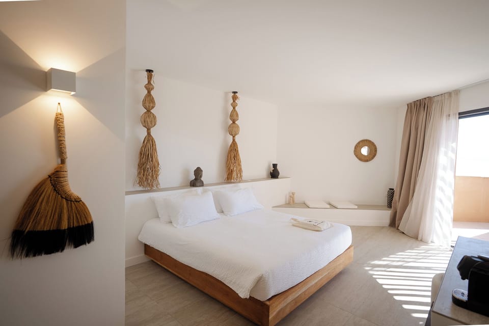 Prestige Room | Minibar, in-room safe, desk, cribs (surcharge)