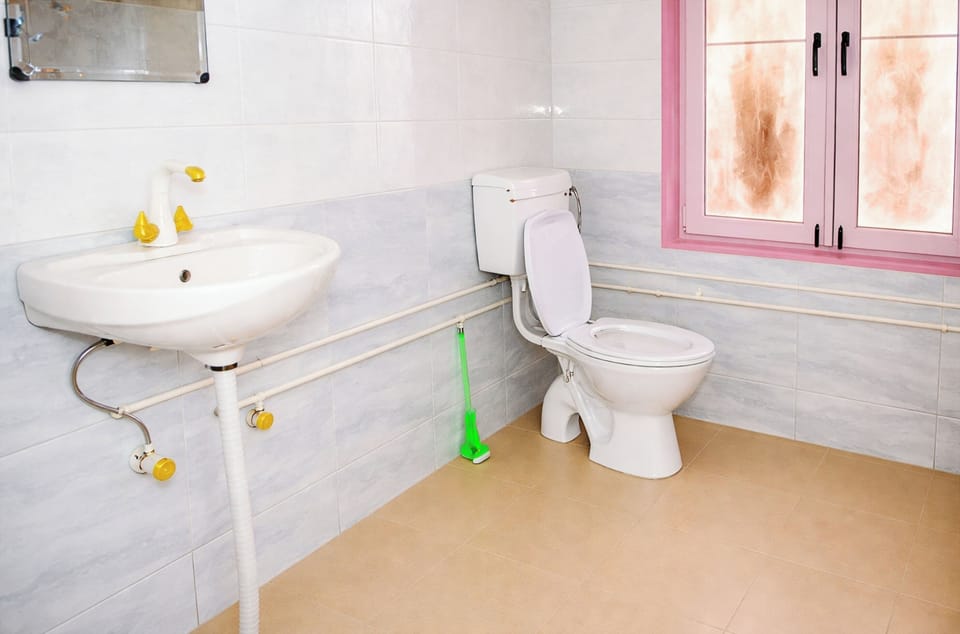 Deluxe Triple Room | Bathroom | Shower, rainfall showerhead, slippers, bidet
