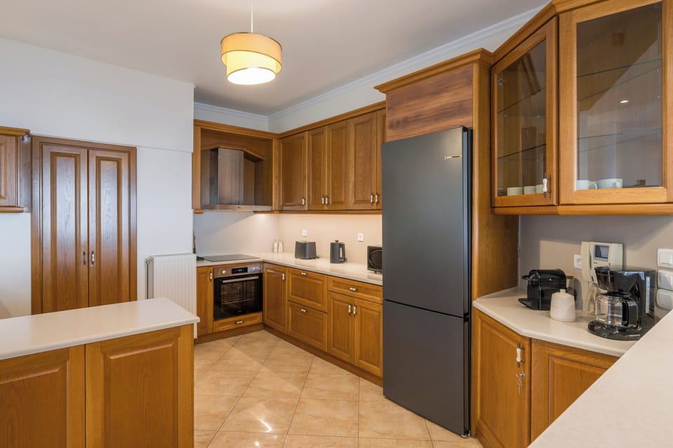 Superior Villa, Sea View | Private kitchen | Full-size fridge, microwave, oven, stovetop
