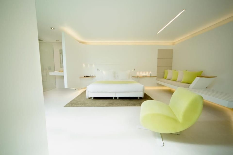 Standard Room, 1 Bedroom, Patio, Garden View | In-room safe, desk, blackout drapes, soundproofing