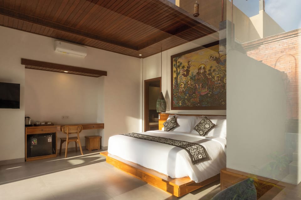 Superior Villa, 1 King Bed, Balcony | Desk, laptop workspace, free WiFi