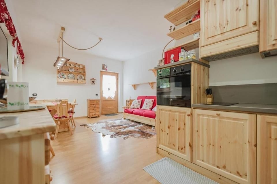 Deluxe Apartment, Courtyard View | Private kitchen | Fridge, microwave, oven, stovetop