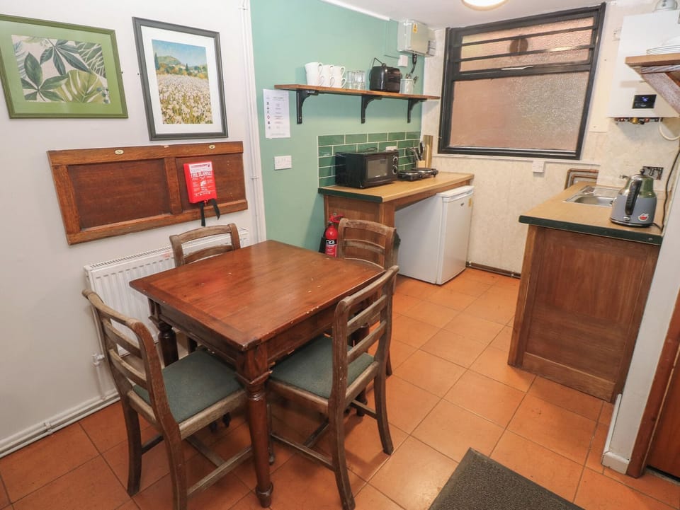 Cottage | Dining