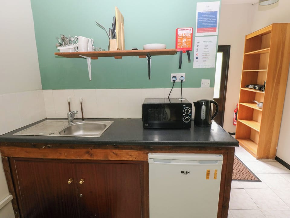 Cottage | Private kitchen | Cookware/dishes/utensils