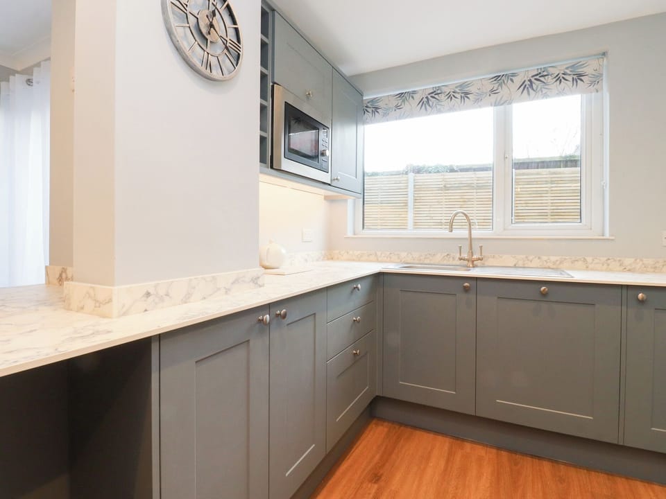 Dishwasher, cookware/dishes/utensils