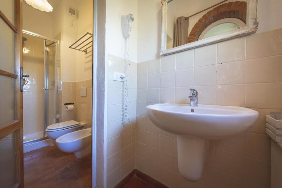 Standard Double Room, Garden View | Bathroom | Shower, bidet