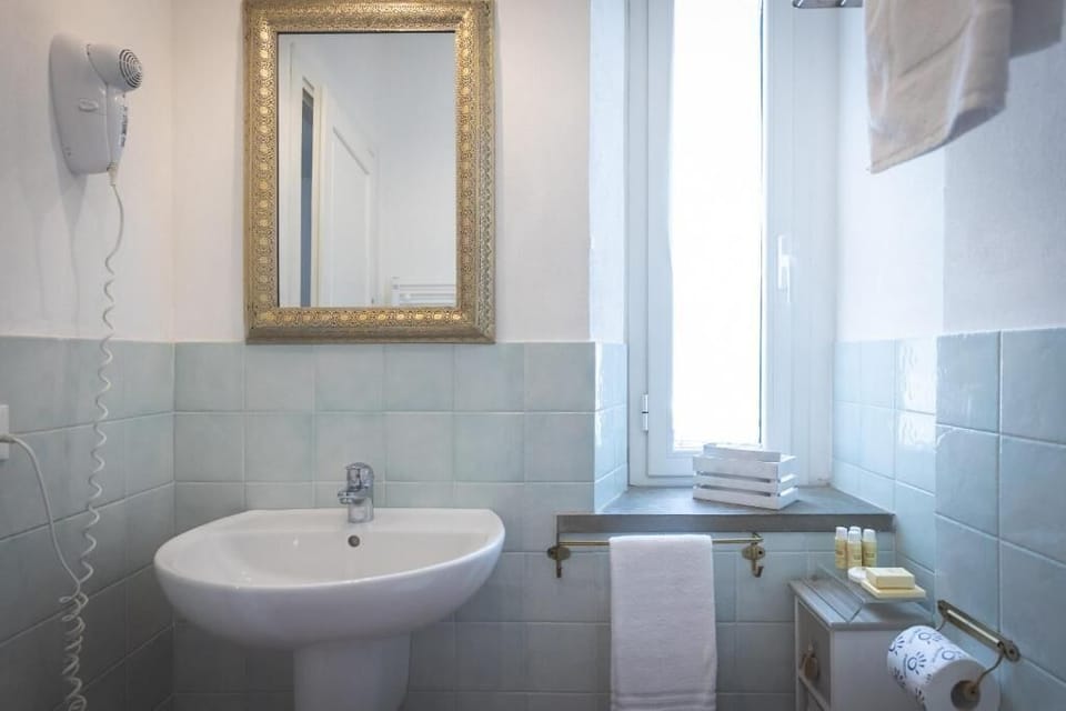 Economy Double Room, Garden View | Bathroom | Shower, bidet