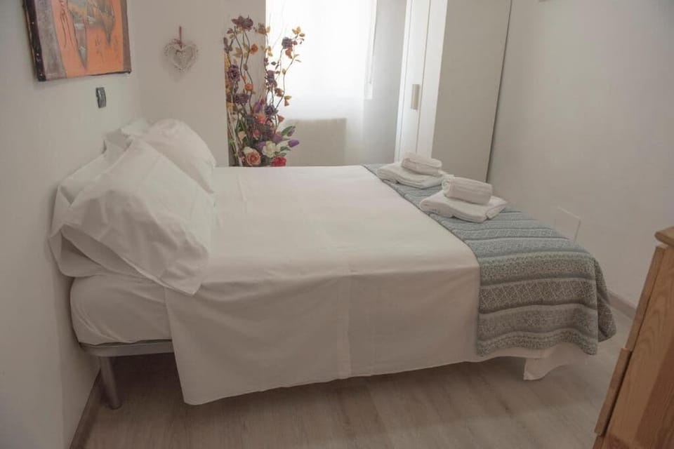 Iron/ironing board, free WiFi